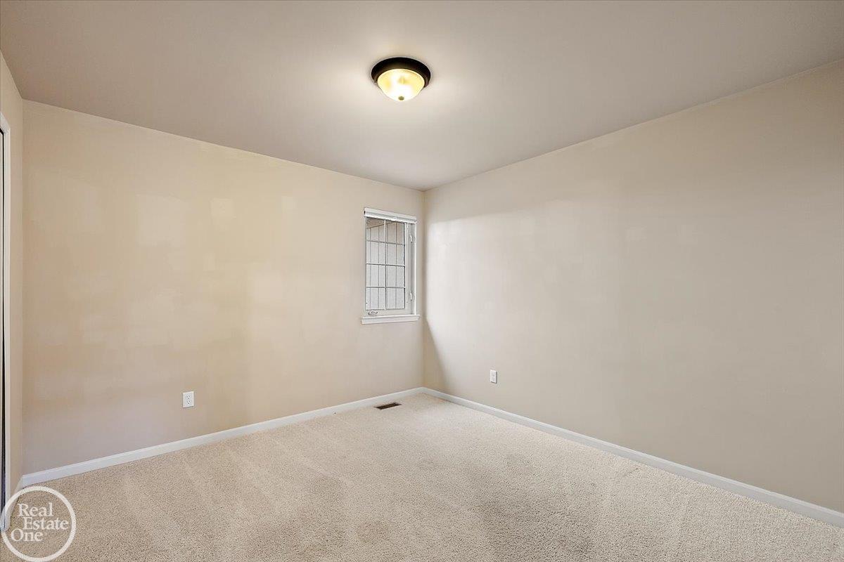 15833 Kingsway Drive