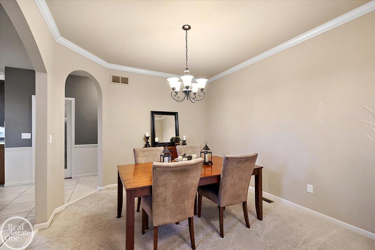 15833 Kingsway Drive