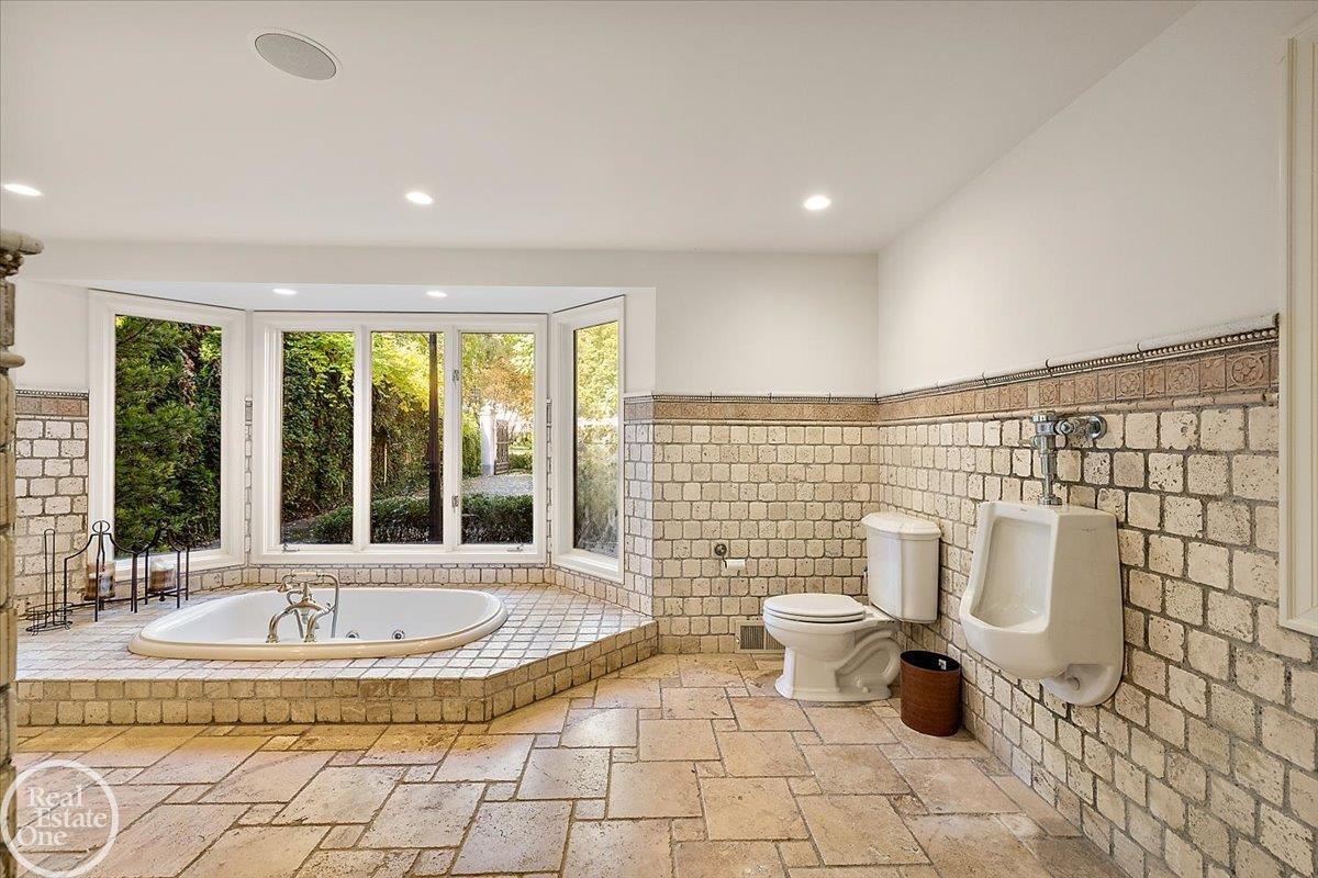 17680 E Jefferson Avenue