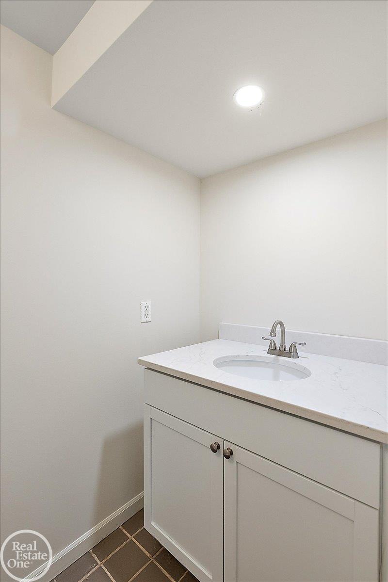 17680 E Jefferson Avenue