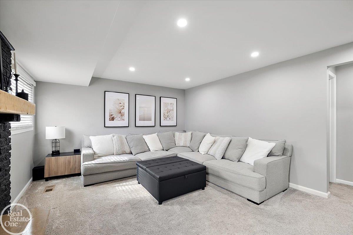 39684 Shoreline Drive