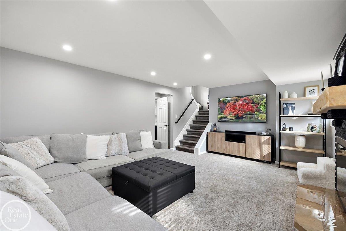 39684 Shoreline Drive