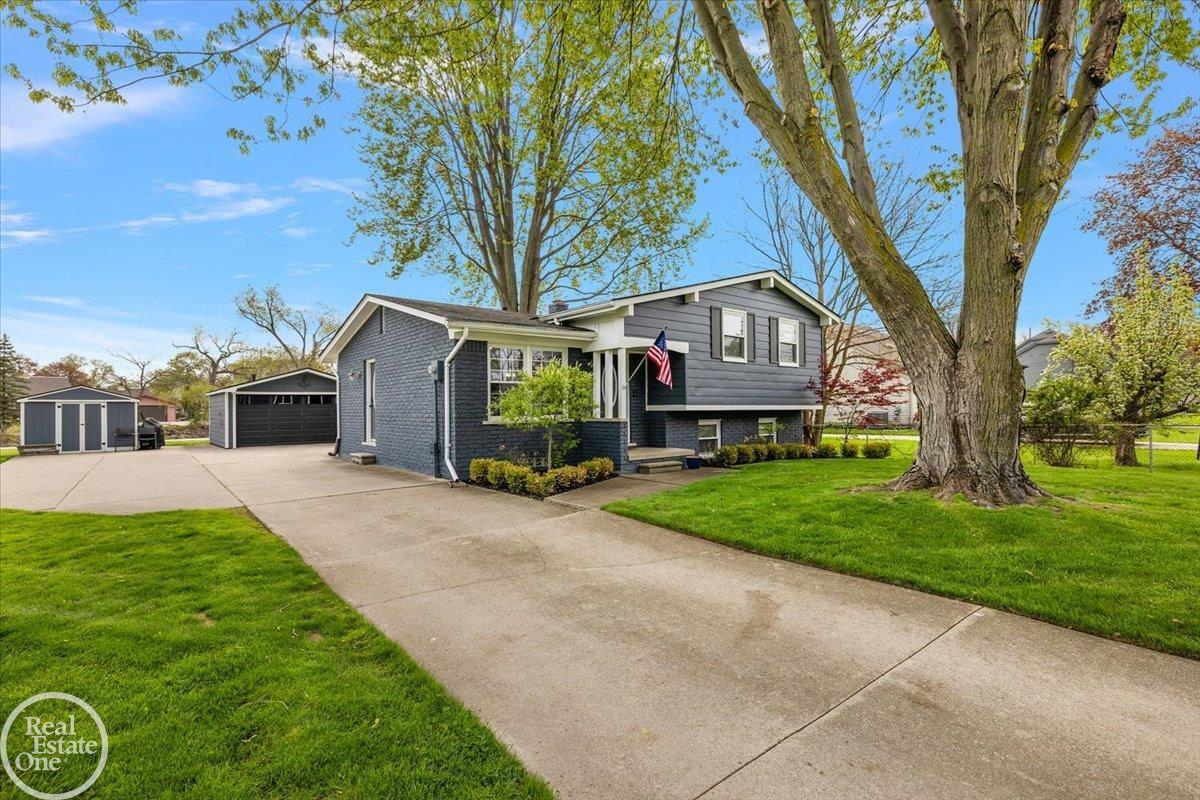 39684 Shoreline Drive