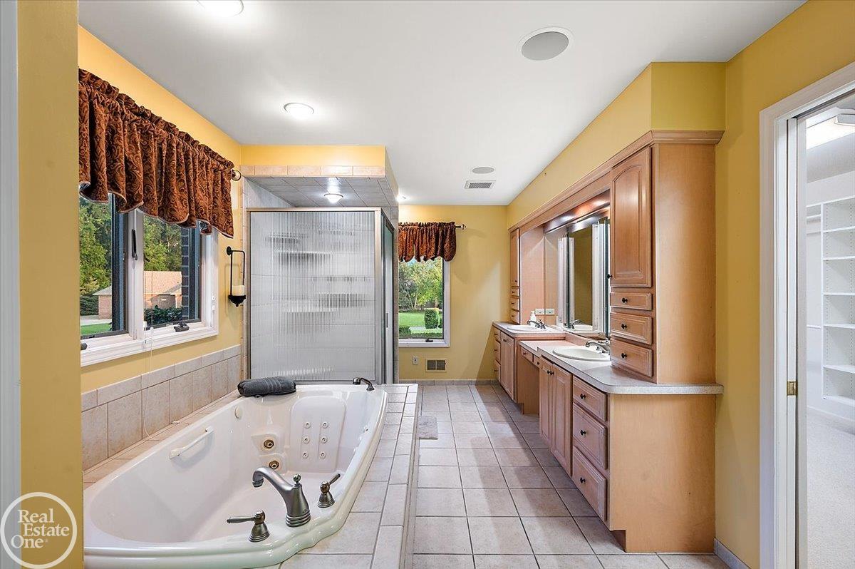 8849 Heatherwood Court