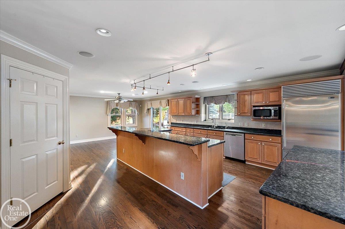 8849 Heatherwood Court