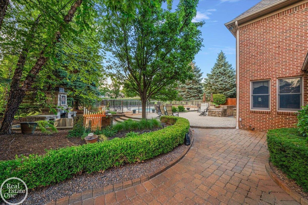 8849 Heatherwood Court