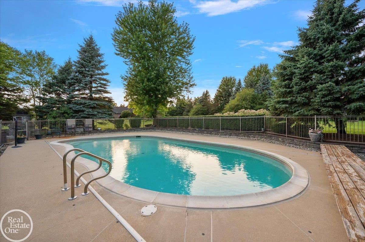 8849 Heatherwood Court