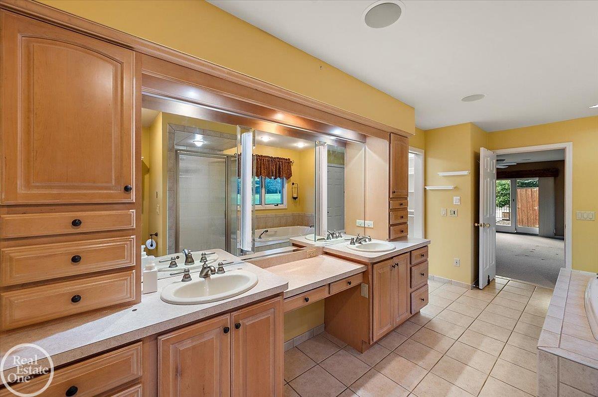 8849 Heatherwood Court