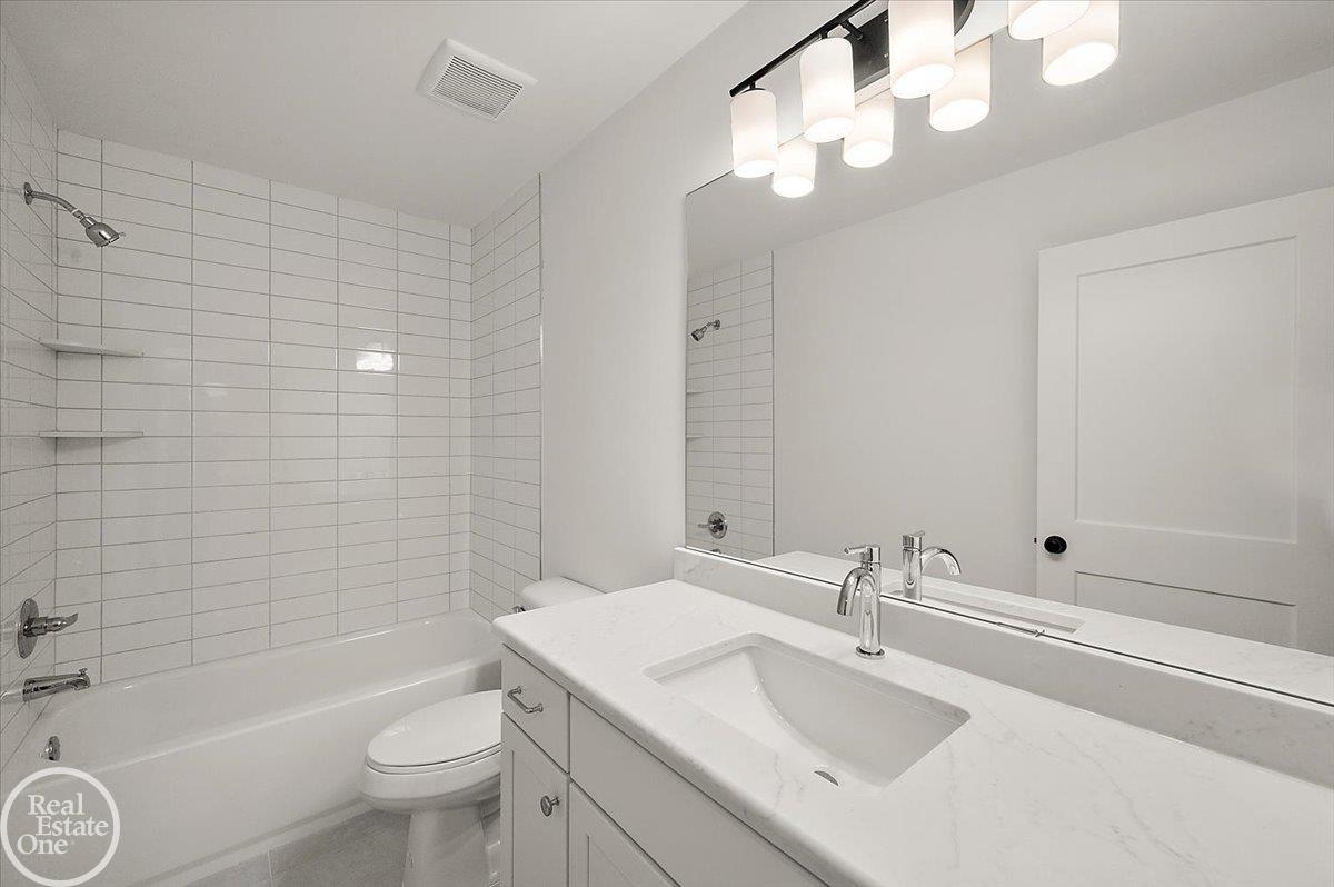 5804 Greenview Street Unit 4 Unit: Unit #4
