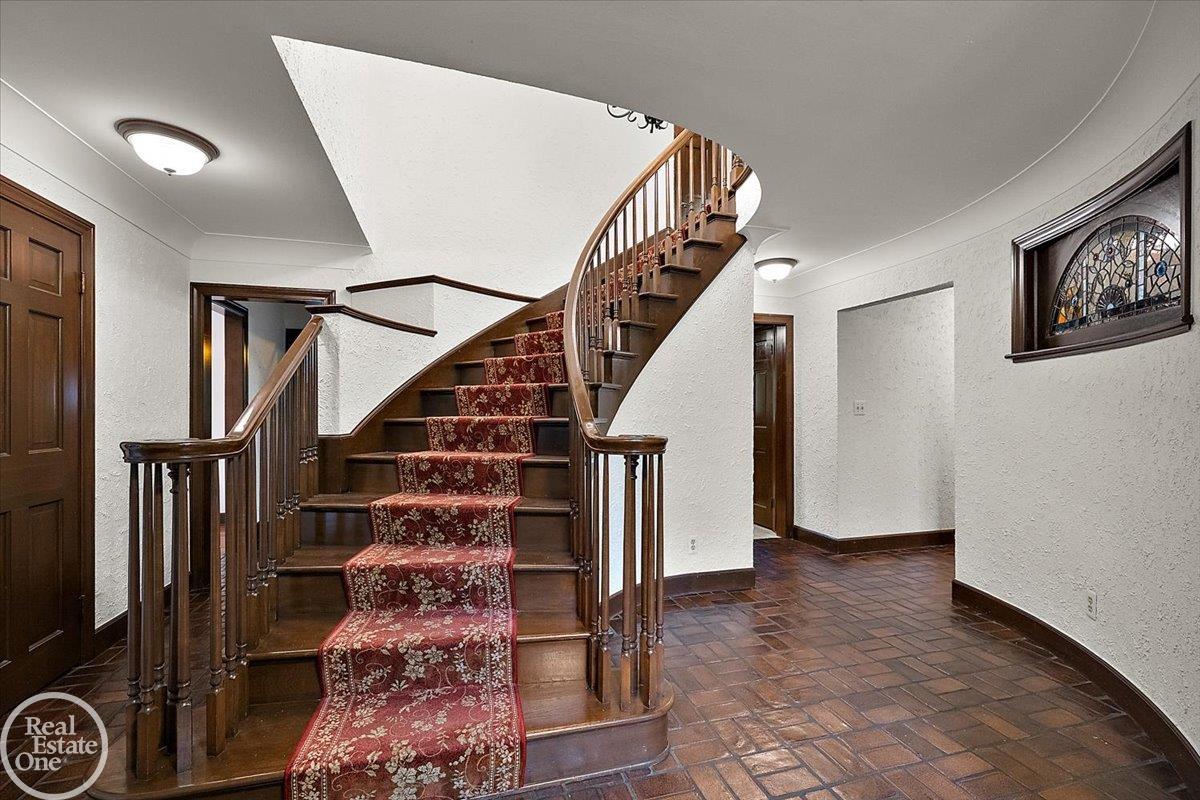 523 Ridgewood Road