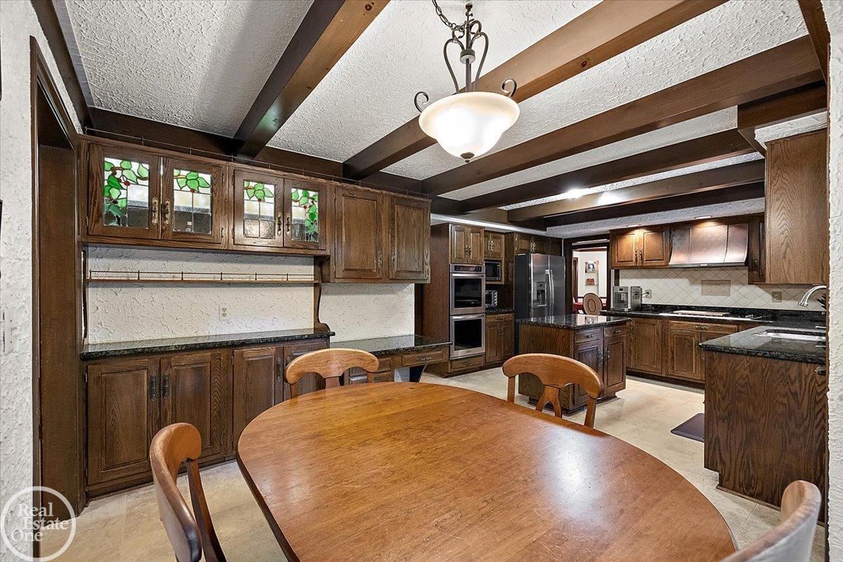 523 Ridgewood Road
