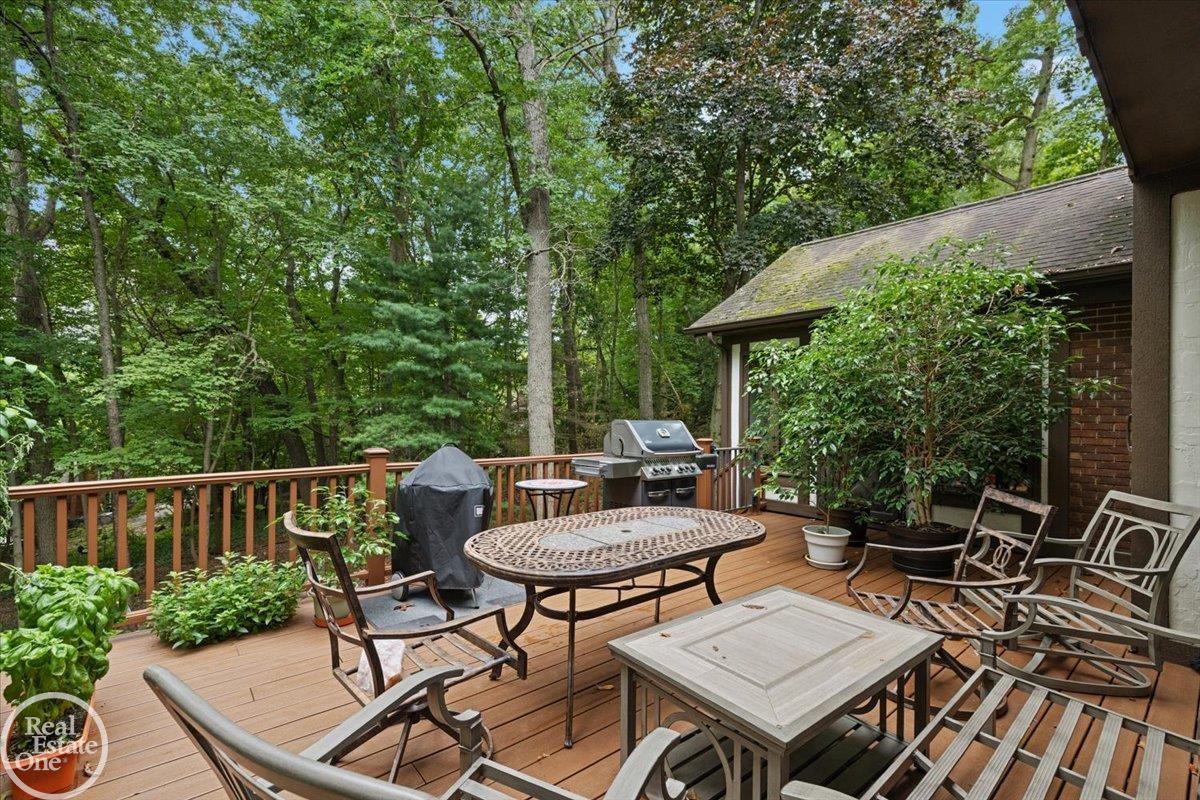523 Ridgewood Road