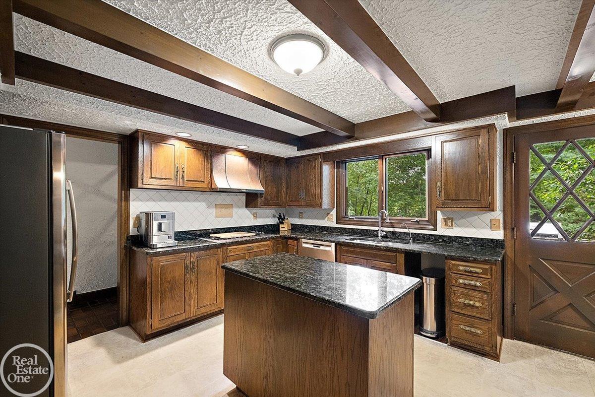 523 Ridgewood Road