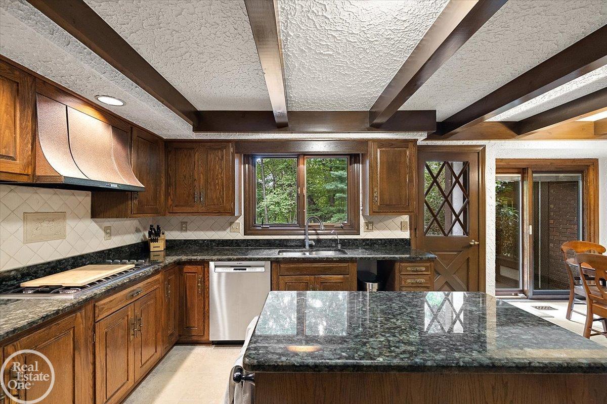 523 Ridgewood Road