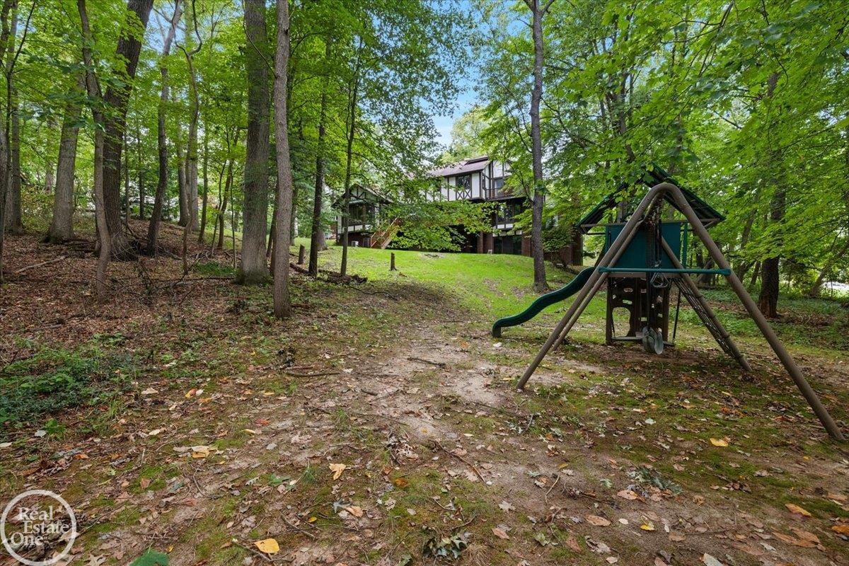 523 Ridgewood Road