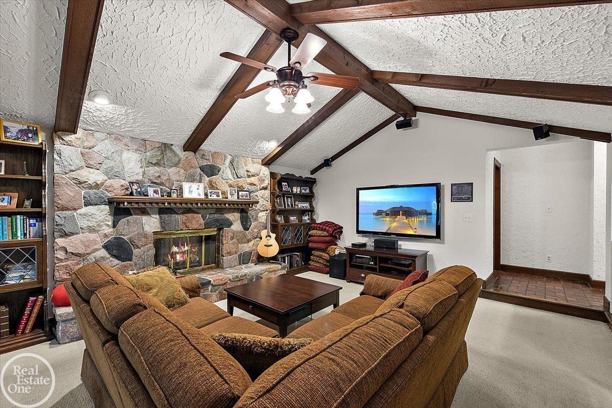 523 Ridgewood Road