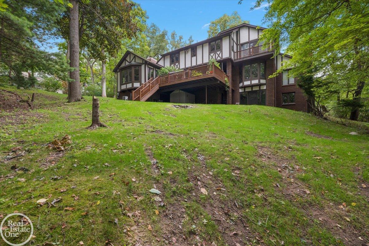 523 Ridgewood Road