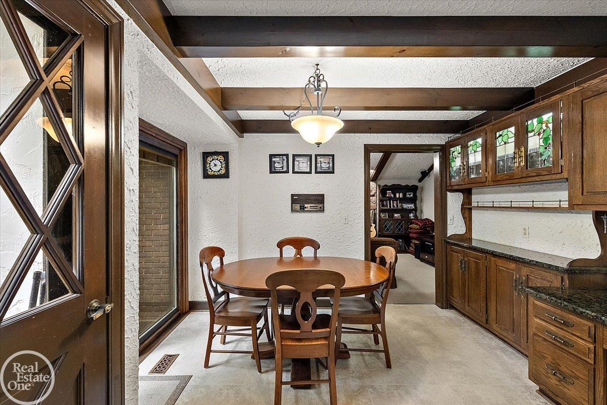 523 Ridgewood Road