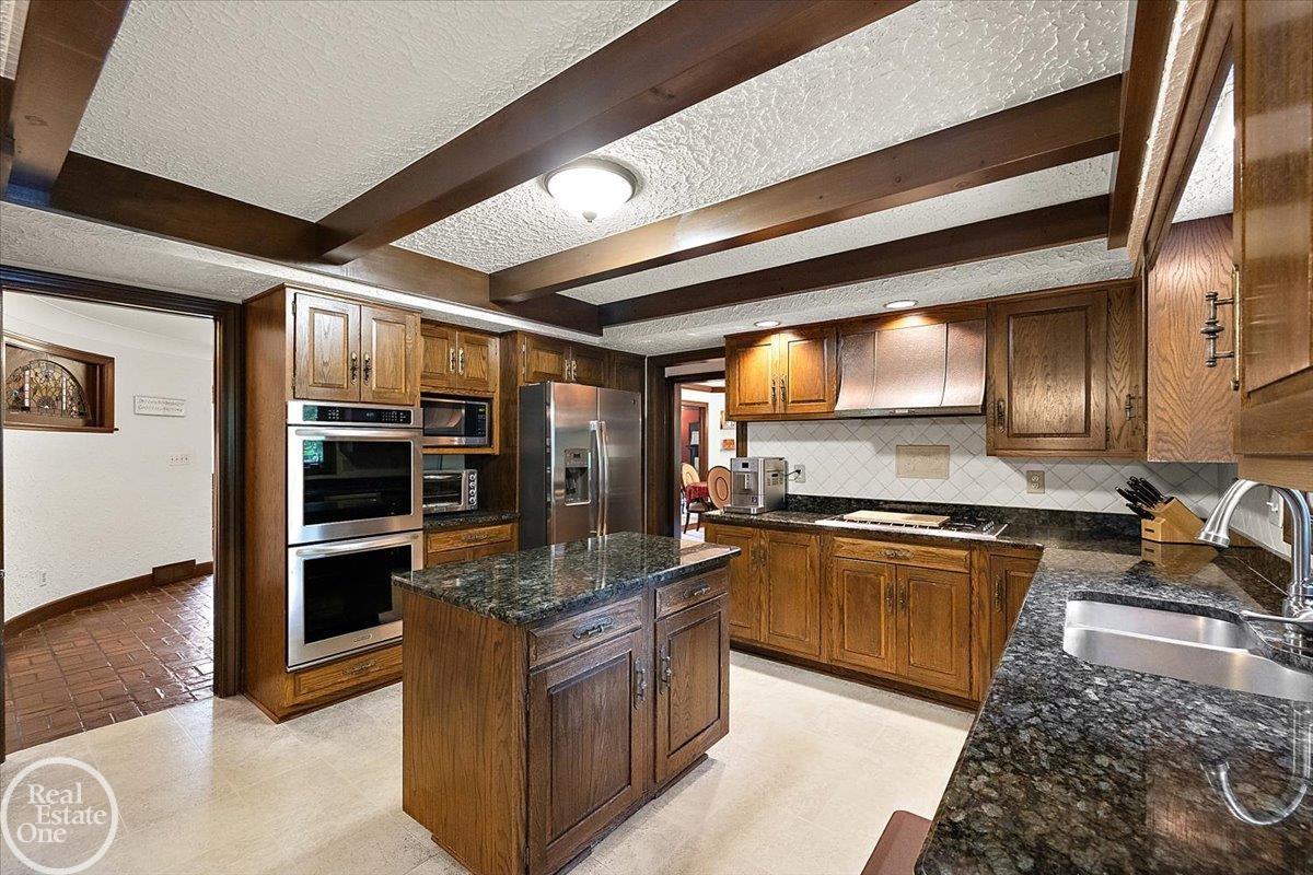 523 Ridgewood Road