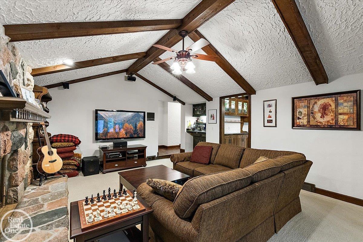 523 Ridgewood Road