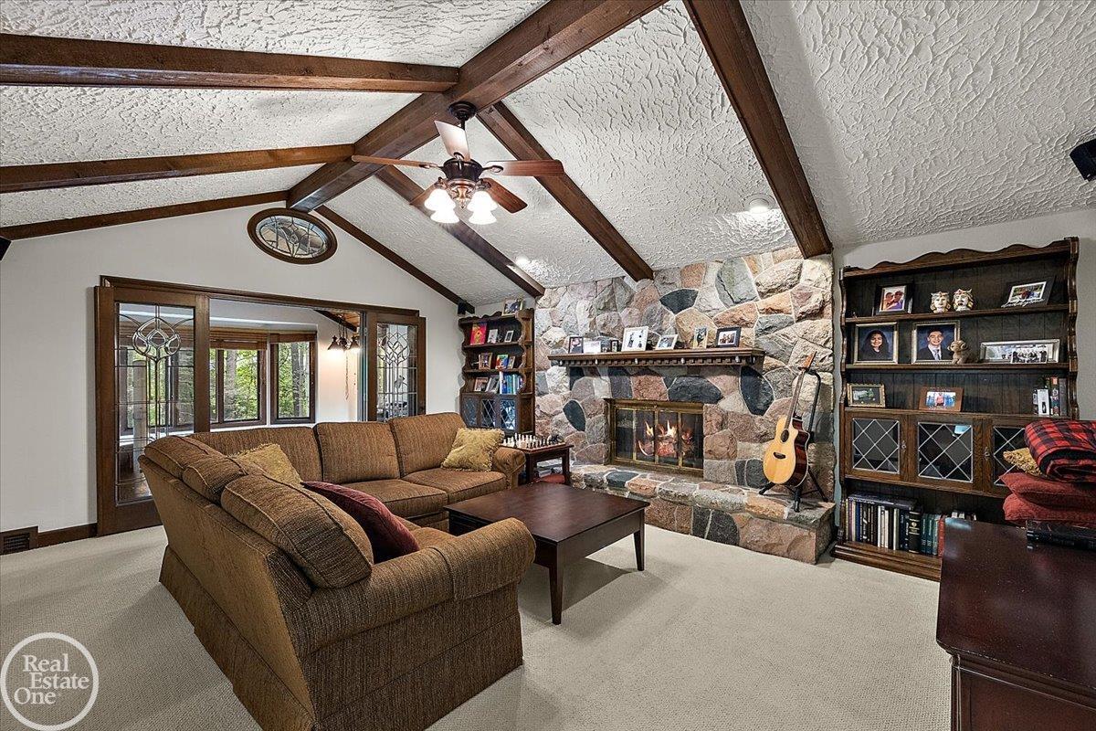 523 Ridgewood Road