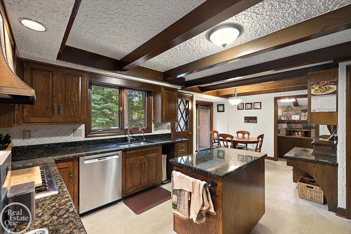 523 Ridgewood Road