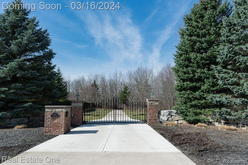 1832 N Rochester Road