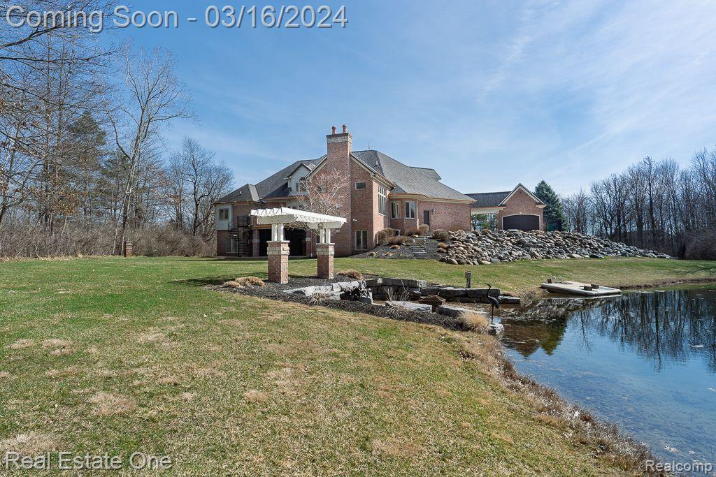 1832 N Rochester Road