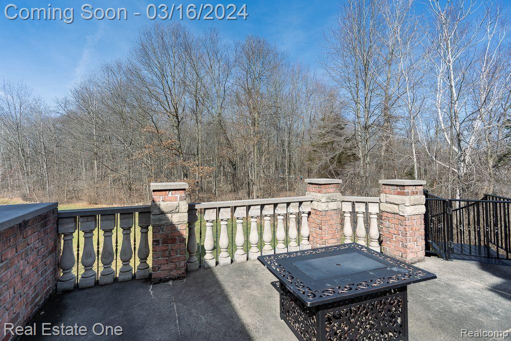 1832 N Rochester Road