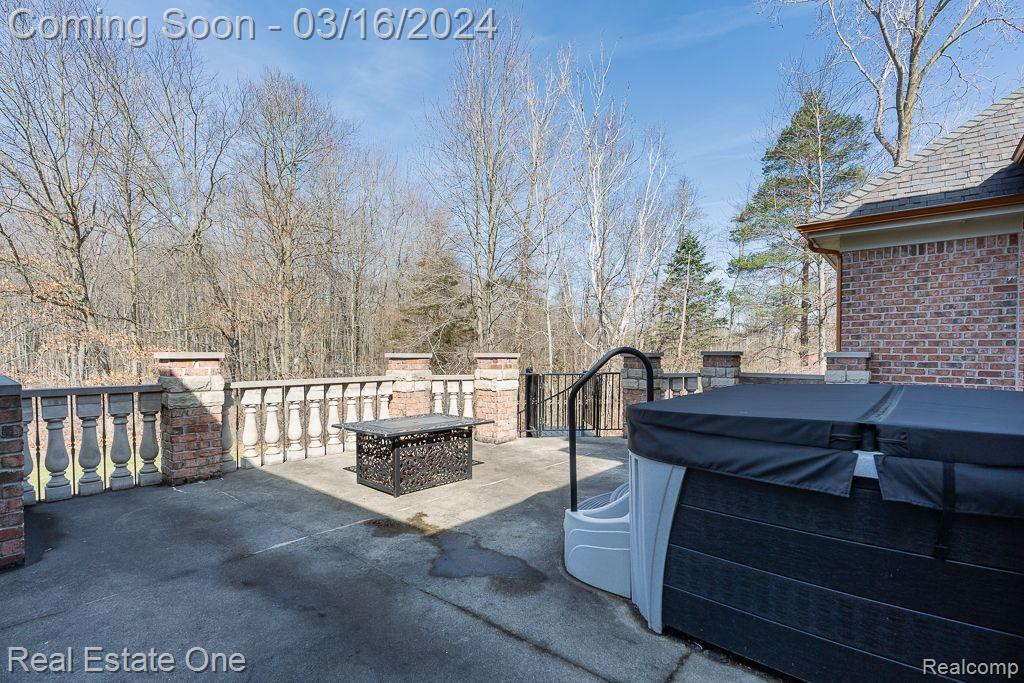 1832 N Rochester Road
