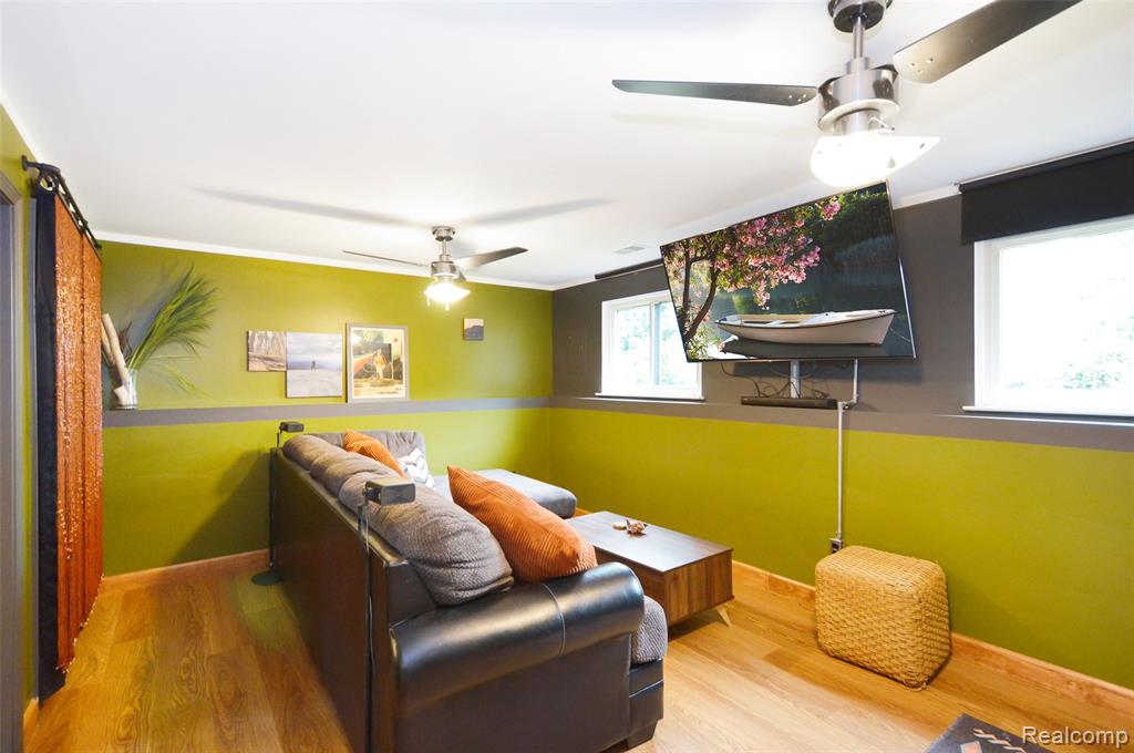 3851 Mapleleaf Road