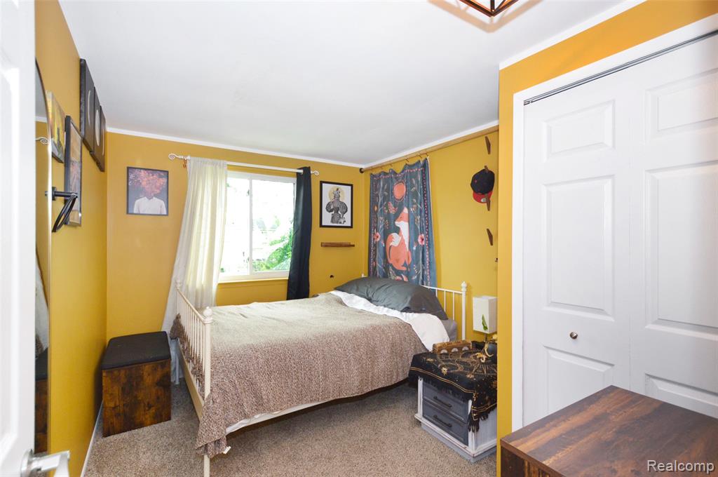 3851 Mapleleaf Road