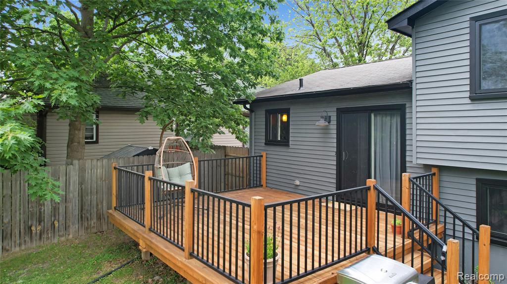 3851 Mapleleaf Road