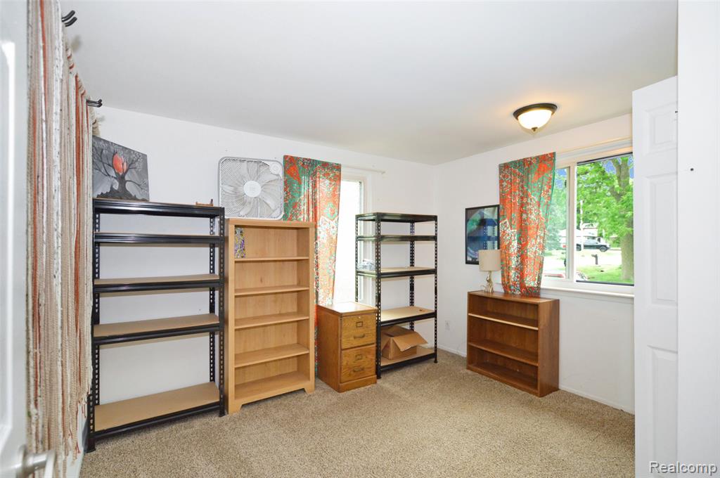 3851 Mapleleaf Road