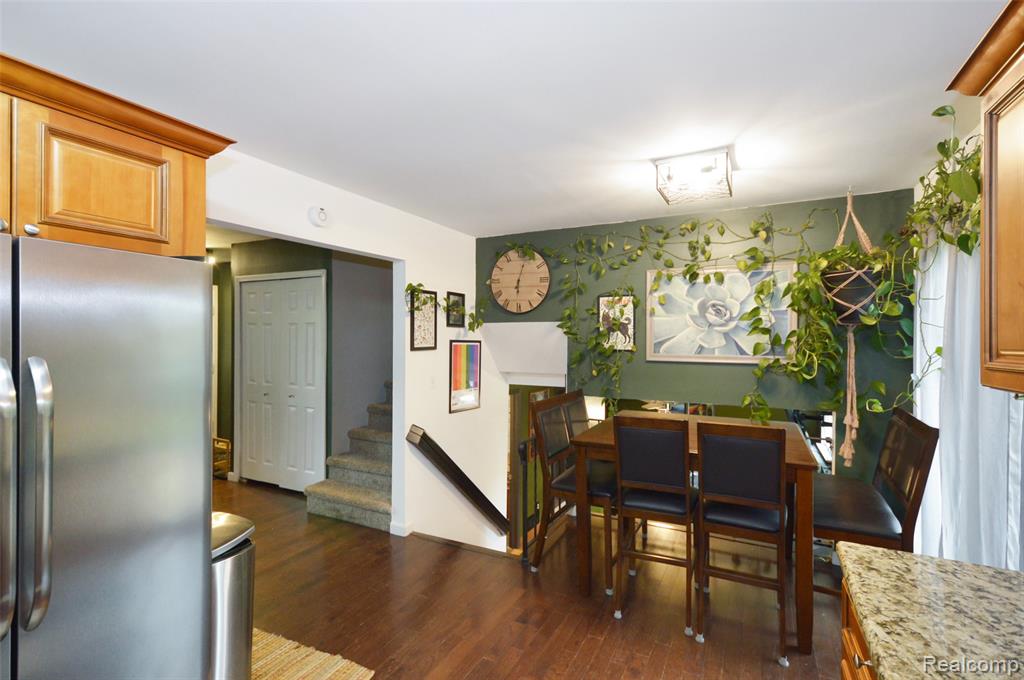 3851 Mapleleaf Road