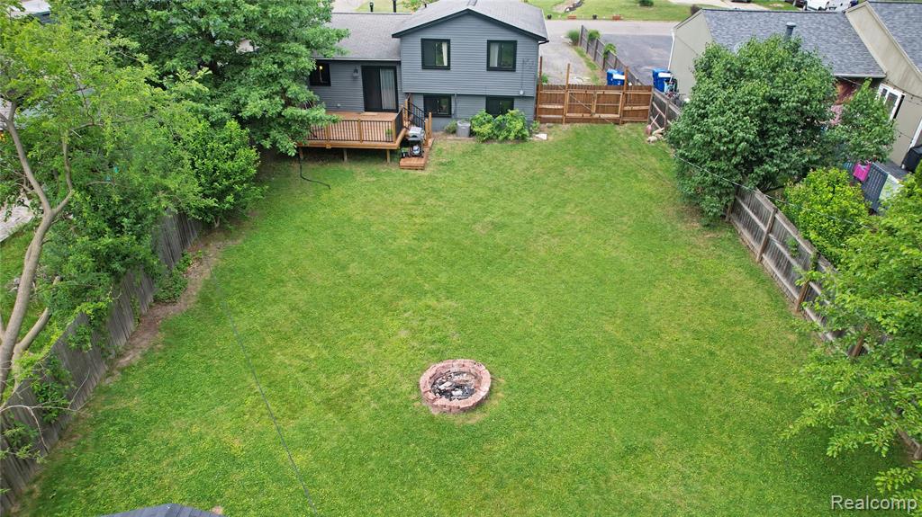 3851 Mapleleaf Road