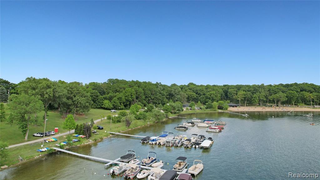3851 Mapleleaf Road