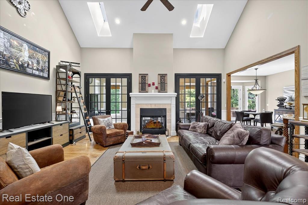 1231 Deer Path Trail