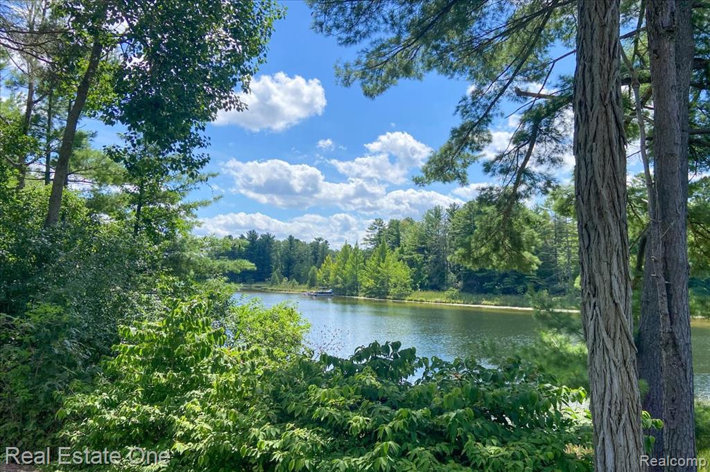 1231 Deer Path Trail