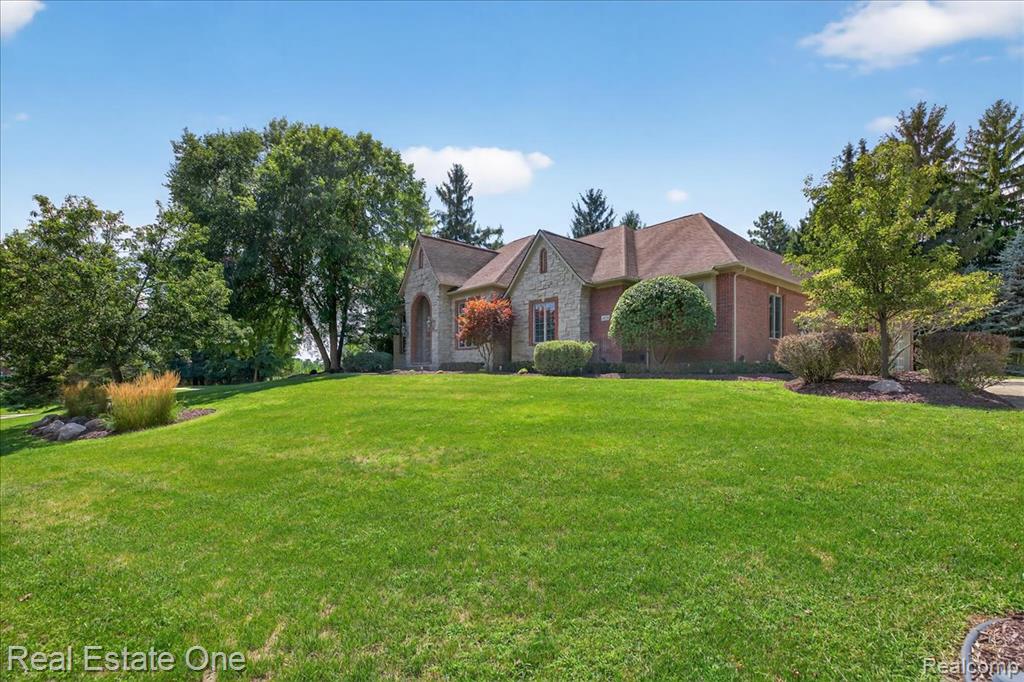 1231 Deer Path Trail