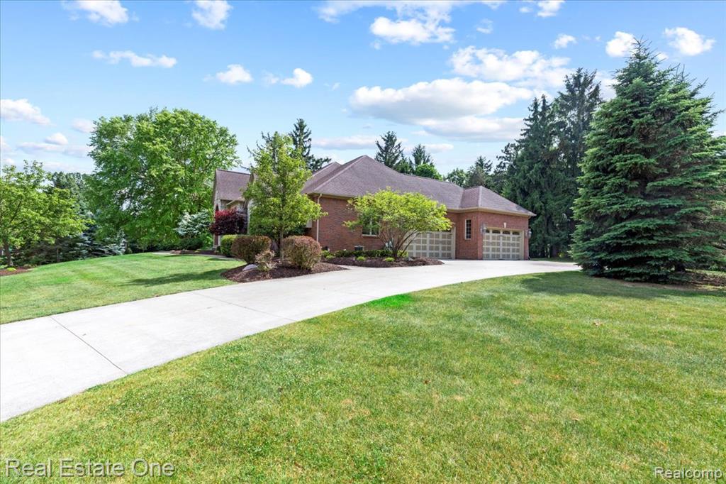 1231 Deer Path Trail