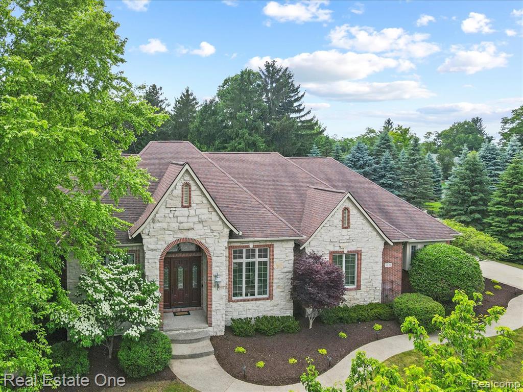 1231 Deer Path Trail