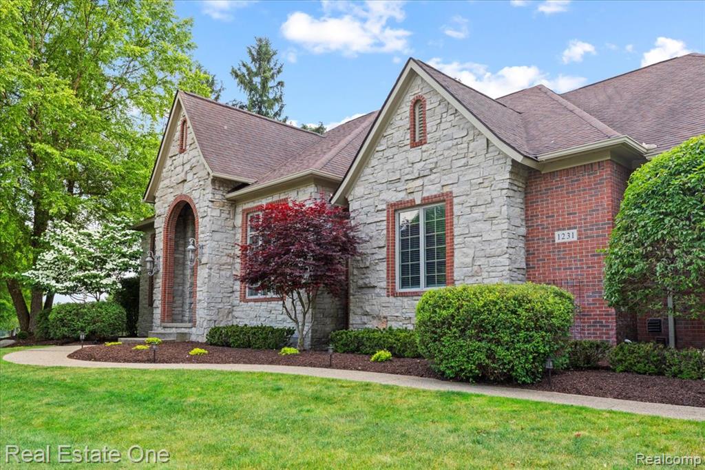 1231 Deer Path Trail