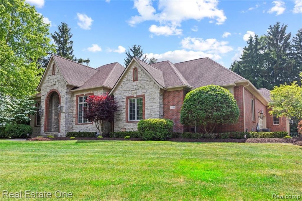 1231 Deer Path Trail