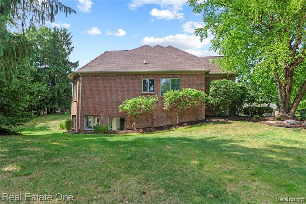 1231 Deer Path Trail