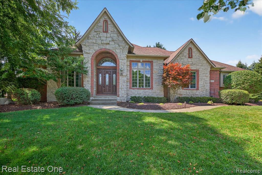 1231 Deer Path Trail