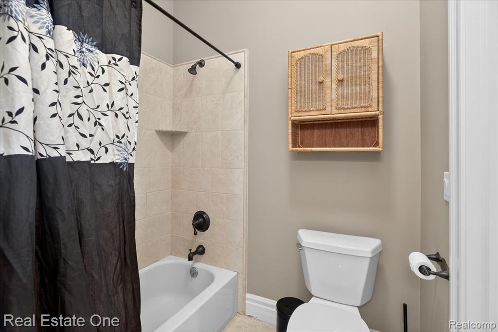 1231 Deer Path Trail