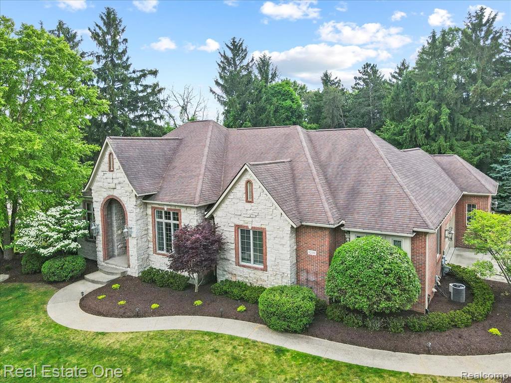 1231 Deer Path Trail