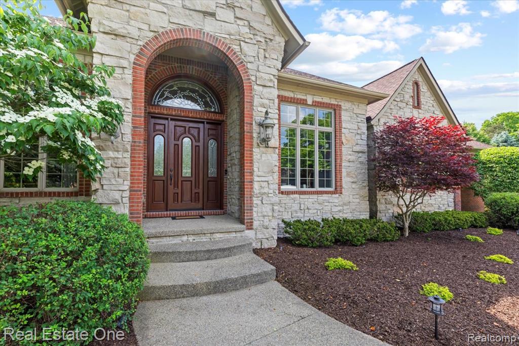 1231 Deer Path Trail