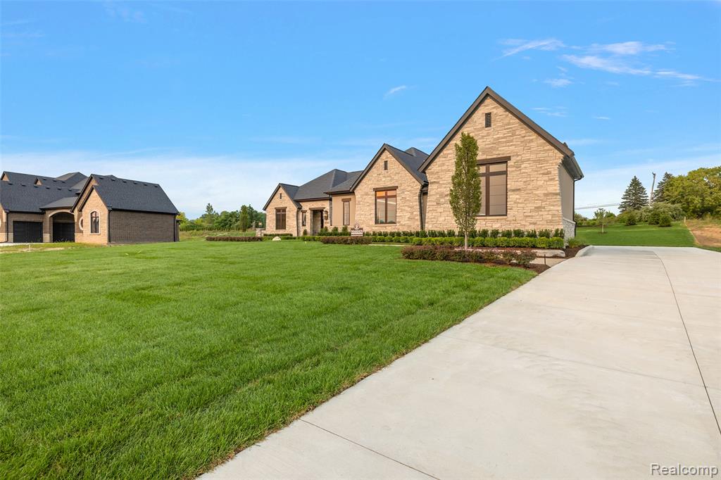 67736 Overlook Trail